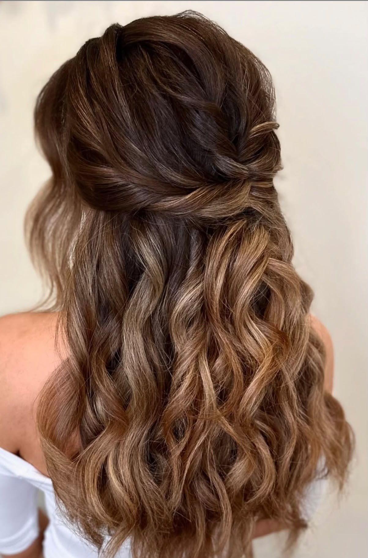 Half up curled balayage hair front