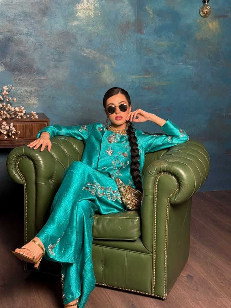 Teal embroidered outfit green armchair 2